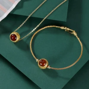 0c364c2f52b877f3bf0a09525b.jpg@4e_500w_500h.src7C95Q.webp Gold-Plated Natural Garnet Inlaid Temperament Retro Bracelet