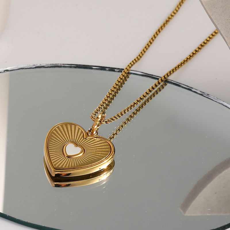 INS French Retro Heart-Shaped Titanium Steel Necklace - Image 2