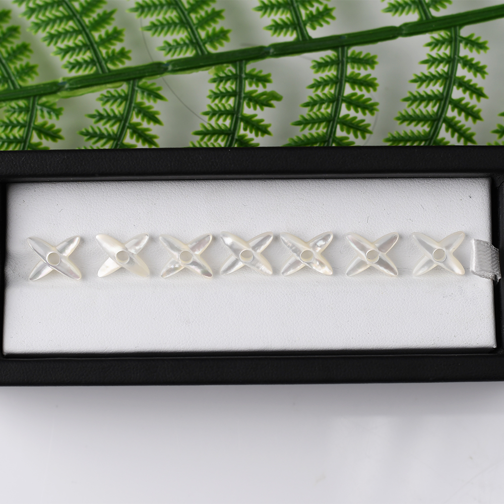 White Mother Of Pearl Four-pointed star Cut - Image 3